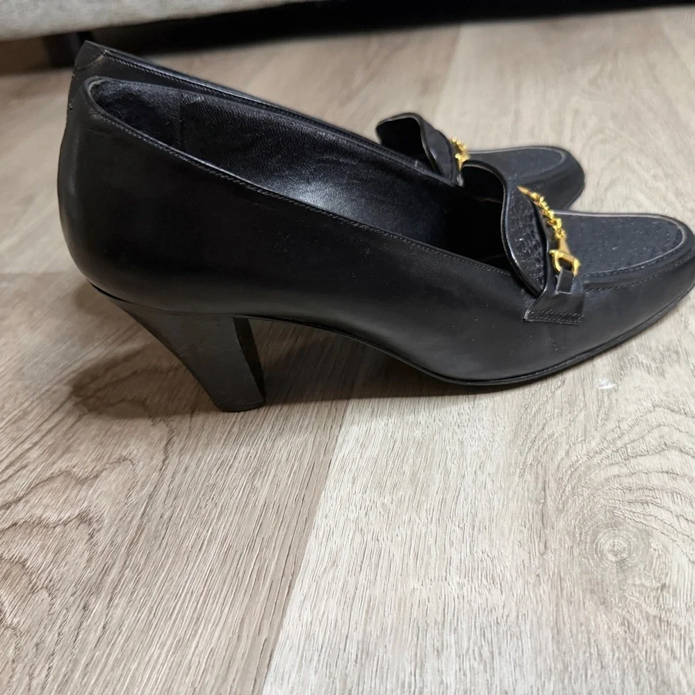 Gucci Black Leather Loafers with Gold Horsebit Chain